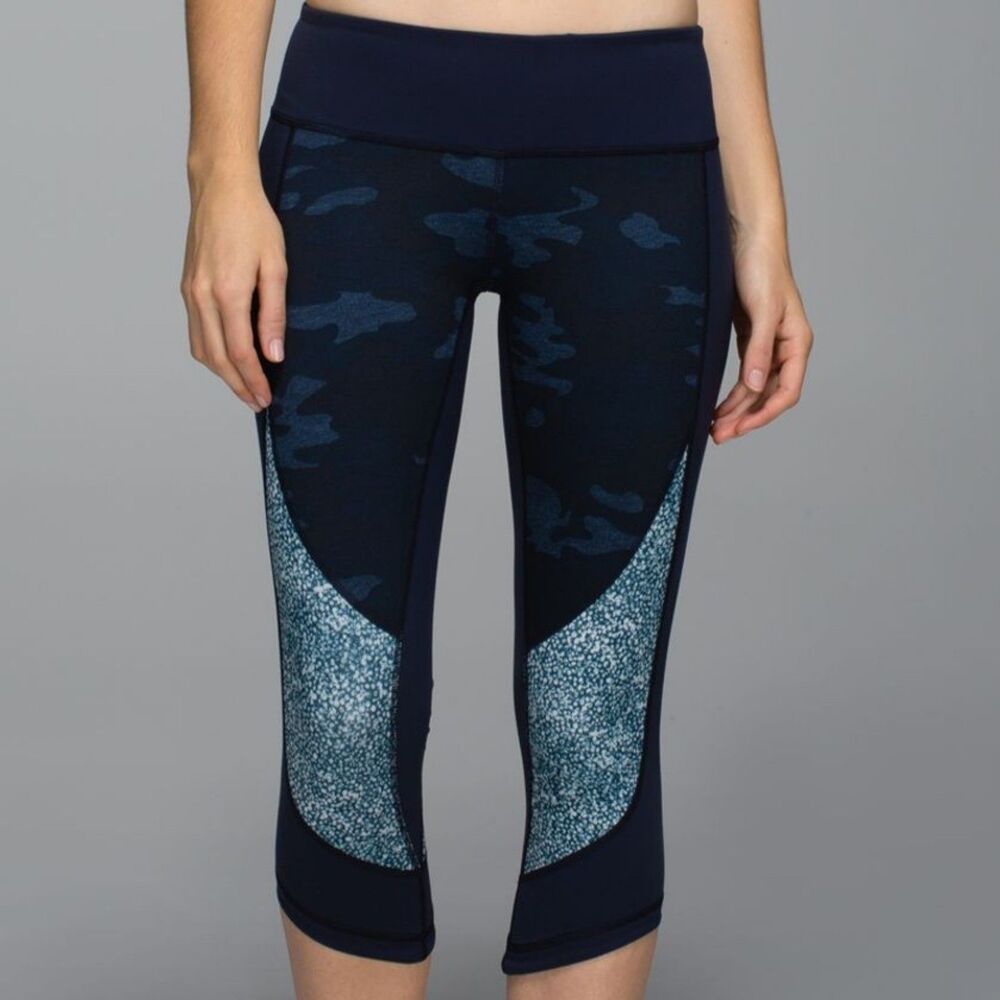 Lululemon Blue Women's Camo Leggings Wunder Under Crop Size 4